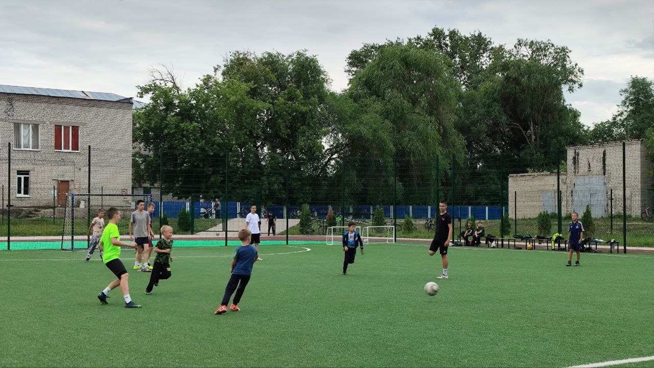 Работа спортивной площадки.