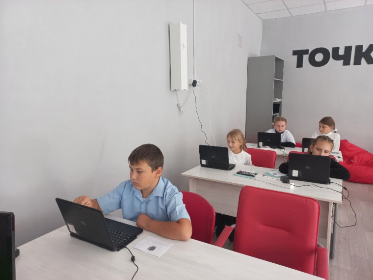 Центр цифрового и гуманитарного профиля "Точка роста" в активной работе.